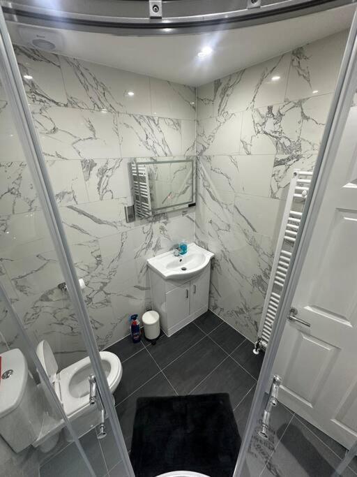 2 Bedroom House,Brownhillrd Se6 Londra Esterno foto