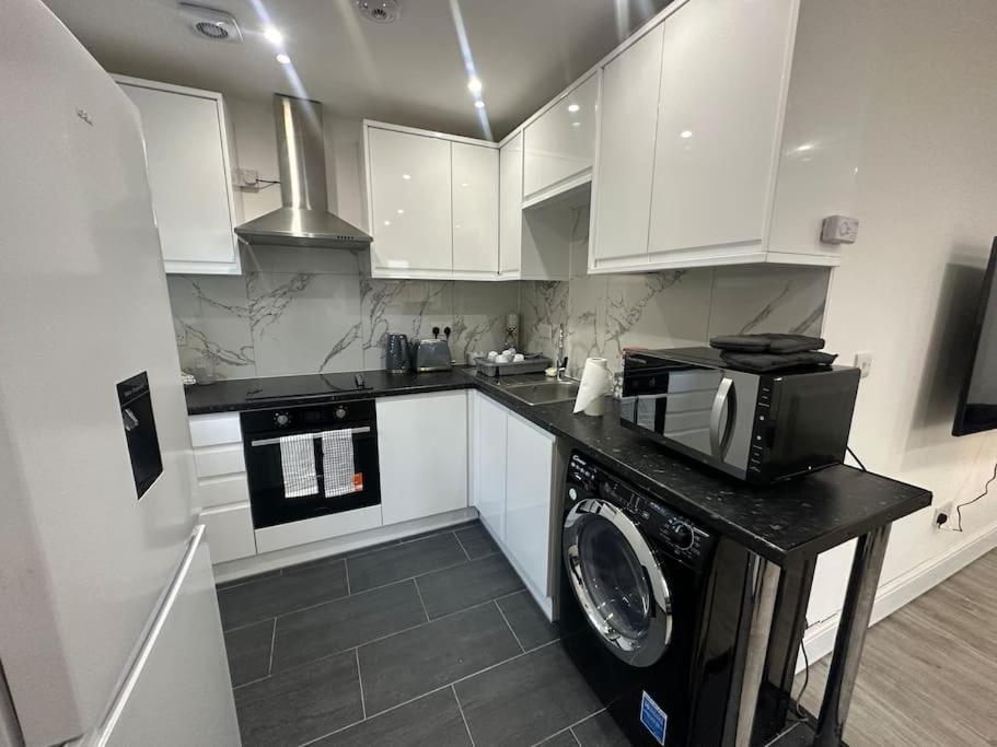 2 Bedroom House,Brownhillrd Se6 Londra Esterno foto