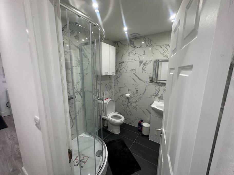 2 Bedroom House,Brownhillrd Se6 Londra Esterno foto